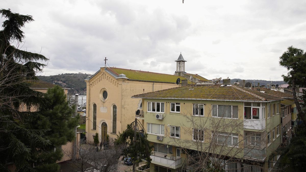 Střelba v kostele v Istanbulu. Policie zadržela dva muže